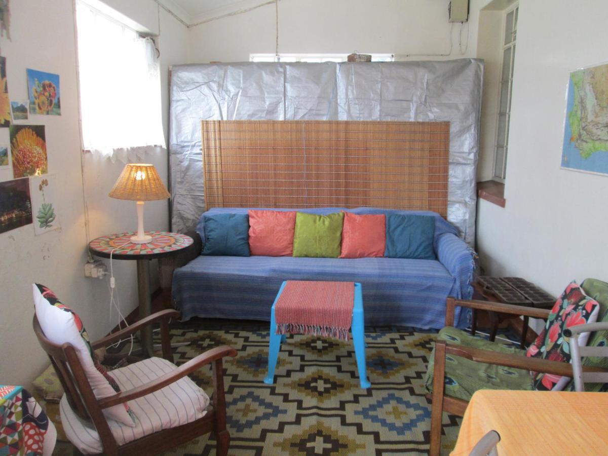 Lighthouse Farm Backpackers Lodge เคปทาวน์ ภายนอก รูปภาพ