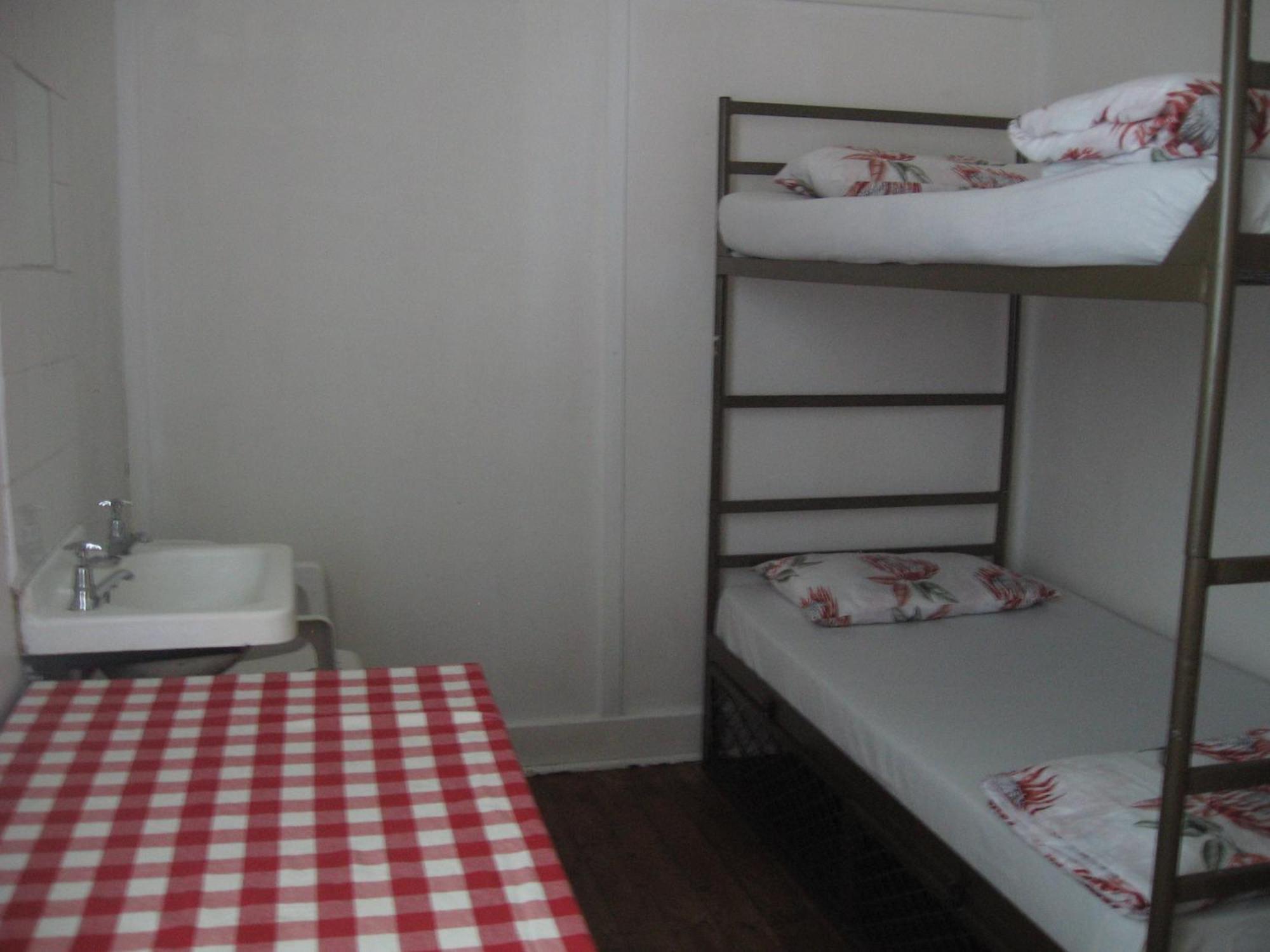 Lighthouse Farm Backpackers Lodge เคปทาวน์ ภายนอก รูปภาพ